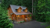 Hearthstone Mt Baker Cabin with Hot Tub Fireplace and Two King Suites