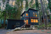 Modern Mt Baker Cabin with Private Hot Tub and Fire Pit