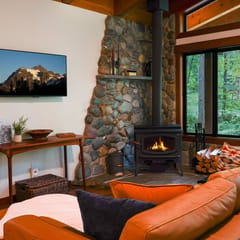 Luxury Forest Escape • Hot Tub & Fireplace