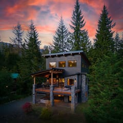 Luxe Summer Chalet with Hot Tub,Foosball,Mtn Views