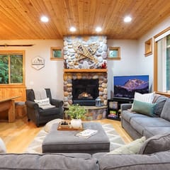 Snowline Chalet | Hot Tub, Pool & Foosball