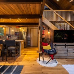Romantic Mount Baker Cabin with Private Hot Tub and Fireplace