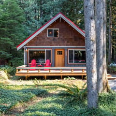 Romantic Mt. Baker Cabin with Hot Tub