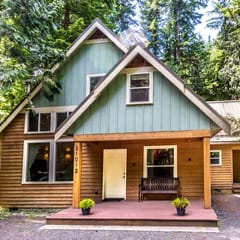 Hot Tub + Private Sauna | Heliotrope Haus