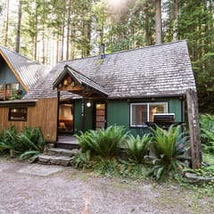 The Birdhouse | Hot Tub, EV Charger & Pool