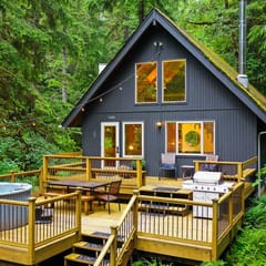Storybook Snowline Cabin | Hot Tub + Pool