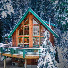 Snowline Grand Lodge Near Mt Baker with Four King Bedrooms Private Sauna Hot Tub and Fireplace