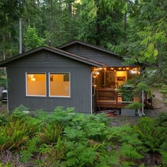 Mt Baker Forest Cabin Hot Tub Fireplace