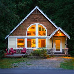Mt Baker Snowline Chalet with Private Hot Tub and Fireplace