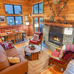 Ravenclaw Mt Baker Cabin with Hot Tub and Scenic Views