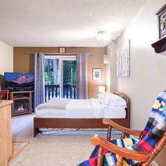 Fireside Suite Cozy Mt Baker Ski Basecamp for Two