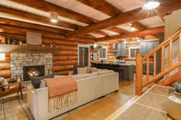 Luxe Mt Baker Retreat | Hot Tub, Balconies & Bunks