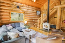 Mt Baker Escape | Hot Tub, Arcade+ Fireplace & BBQ