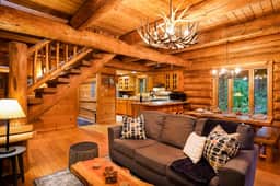 Mt. Baker Storybook Cabin| Hot Tub + Fireplace