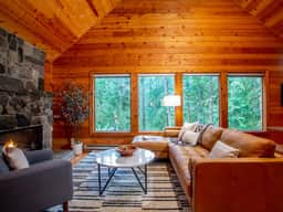 Storybook Creekside Log Cabin near Mt Baker