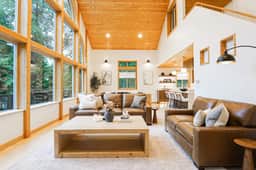 Mt Baker Luxe Chalet | Hot Tub, BBQ& Mtn Views