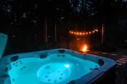Mt Baker Timberline Terrace | Hot tub w/ Game Room