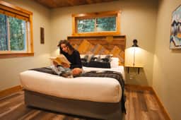 Mountain Retreat: Fireplace and private hot tub!