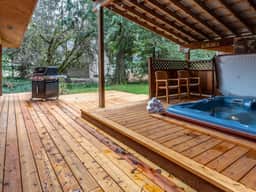 Luxury Getaways 3 BDR w/ Hot Tub + Gas Fireplace