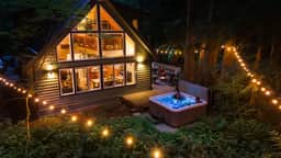 Mt Baker Cabin-Hot Tub, Fireplace & EV Charger - Image 2