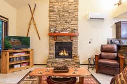 Hearthstone Mt Baker Cabin with Hot Tub Fireplace and Two King Suites - Image 3