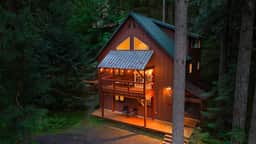 Mt. Baker Chalet | Hot Tub + Game Room - Image 2