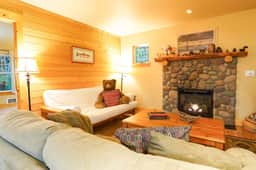 Twin Lakes Cabin - Hot Tub Retreat - Image 3