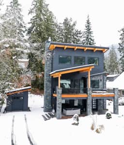 Mt Baker Rim Chalet with Private Hot Tub and Two King Bedrooms - Image 5