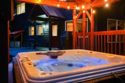 Wild Goose Lodge | Hot Tub + Bunk Room - Image 2