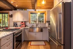 Romantic Mt. Baker Cabin with Hot Tub - Image 4