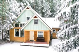 Heliotrope Haus Mt Baker Cabin with Hot Tub Private Sauna and Two King Suites - Image 4