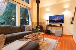 Heliotrope Haus Mt Baker Cabin with Hot Tub Private Sauna and Two King Suites - Image 3