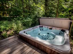 Church Mountain Chalet | Hot Tub & Pool - Image 2