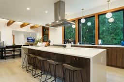 Mt Baker Luxe Chalet: Hot Tub, King Suites, Pet Friendly - Image 3