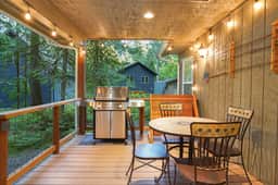 Fernwood Cabin with Private Hot Tub and Wood Burning Fireplace Near Mt Baker - Image 3