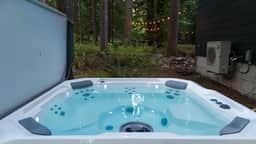 Modern Mt Baker Cabin with Private Hot Tub and Fire Pit - Image 2
