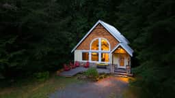 Mt Baker Snowline Chalet with Private Hot Tub and Fireplace - Image 5