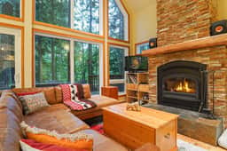 Cedar Hollow Mt Baker Cabin with Hot Tub and Stone Fireplace - Image 3