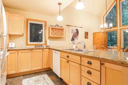 Cedar Hollow Mt Baker Cabin with Hot Tub and Stone Fireplace - Image 4