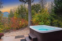 Ravenclaw Mt Baker Cabin with Hot Tub and Scenic Views - Image 2
