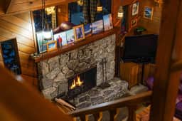 Classic A-Frame with Hot Tub and Fireplace - Image 5