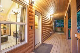 Updated Glacier Springs Basecamp w Grill - Image 3
