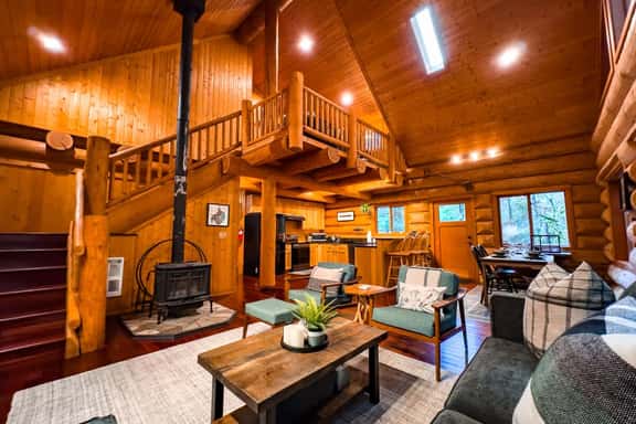 Mt. Baker Log Cabin | Fireplace + Fast WiFi - Image 1