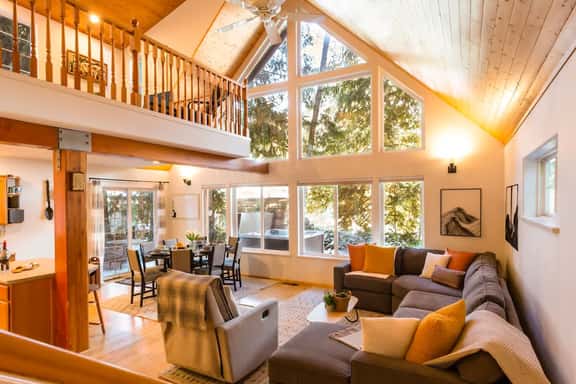 Mt Baker Cabin-Hot Tub, Fireplace & EV Charger - Image 1
