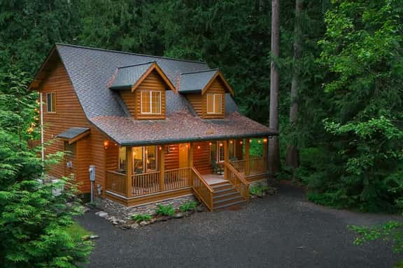 Hearthstone Mt Baker Cabin with Hot Tub Fireplace and Two King Suites - Image 1