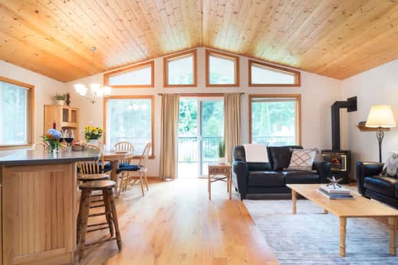 Mt Baker Family Cabin with Fireplace and Backup Generator - Image 1