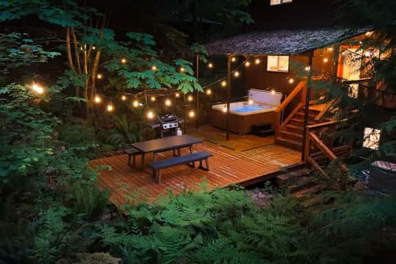 Mt Baker Base Camp with Hot Tub Game Room and Fireplace - Image 1