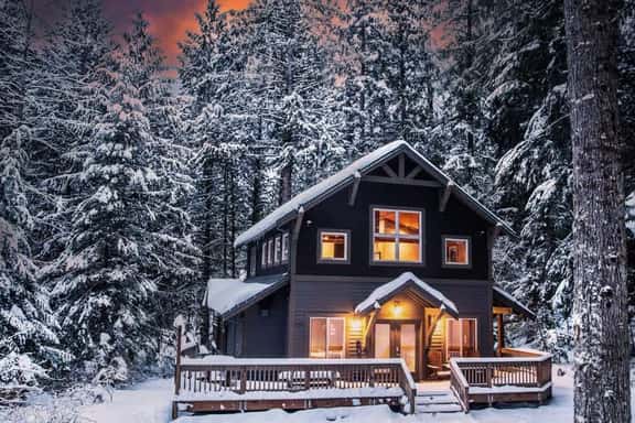 Five Bedroom Snowline Chalet with Hot Tub and Recreation Room Near Mount Baker - Image 1