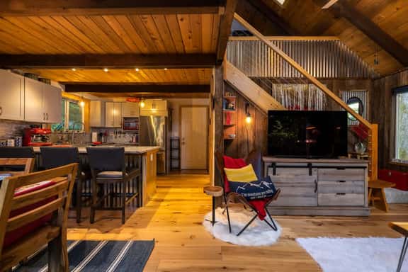 Romantic Mount Baker Cabin with Private Hot Tub and Fireplace - Image 1