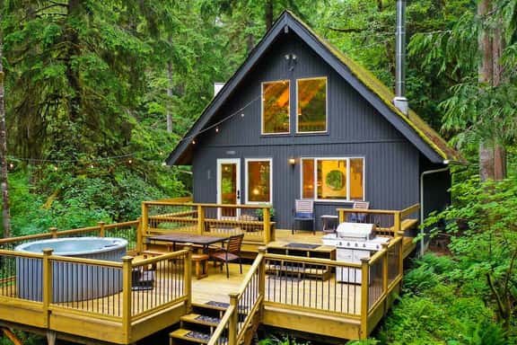 Sweet Seclusion Mt Baker Cabin with Private Hot Tub and Woodstove - Image 1